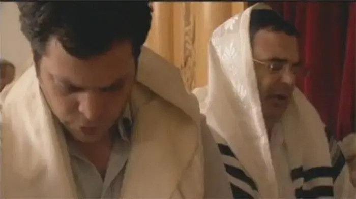 שי גולדן ואחיו מתפללים
