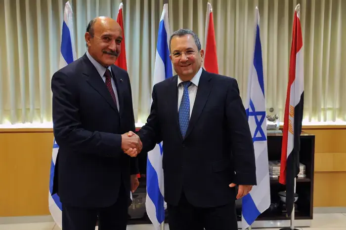 מהומות במצרים: שלטון הגנרלים יפייס את המפגינים?