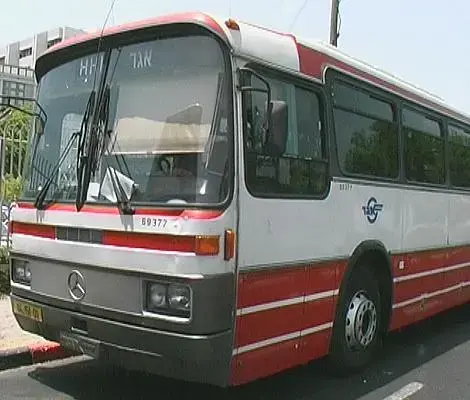 אוטובוס שפעיליו טענו כי הם משקיפי קלפי נעצר בדרכו לנצרת