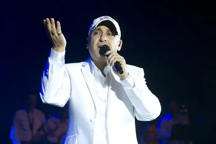 שירת הלוי: גלריה מההופעה של עופר לוי בהיכל התרבות בת"א