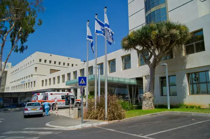 צעירה בהיריון נמצאה ללא רוח חיים בביתה בפתח תקווה