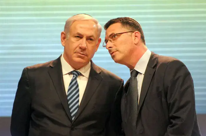סער נגד נתניהו: "החינוכית לא תיקרע במשמרת שלי"