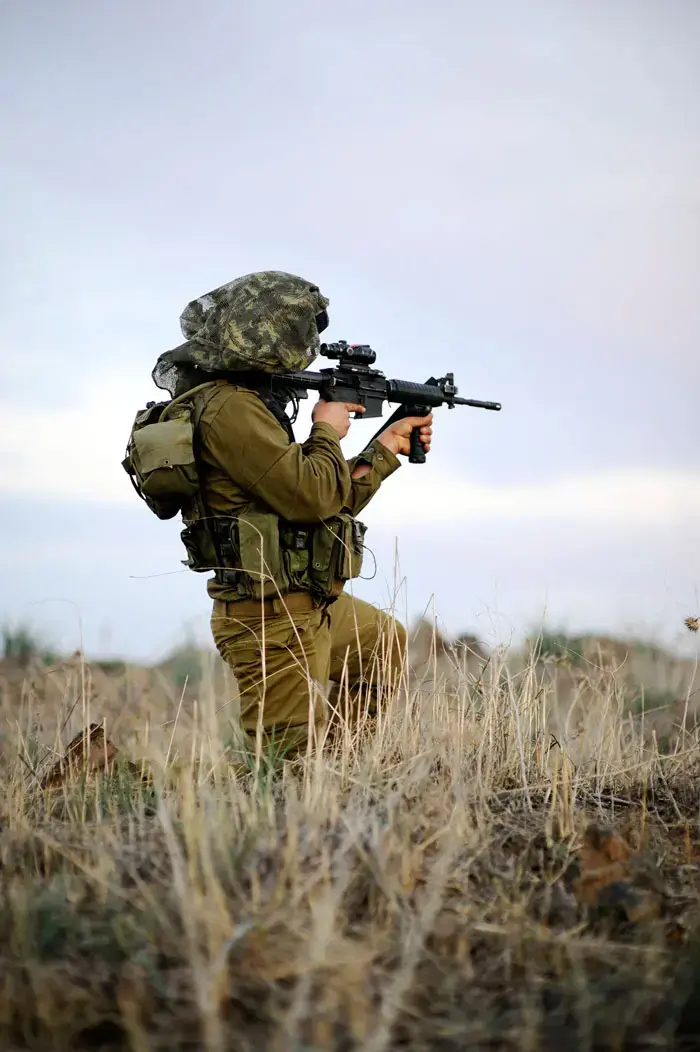 פעיל שמאל טוען: חיילים שלחו בשמי מסרים בטוויטר