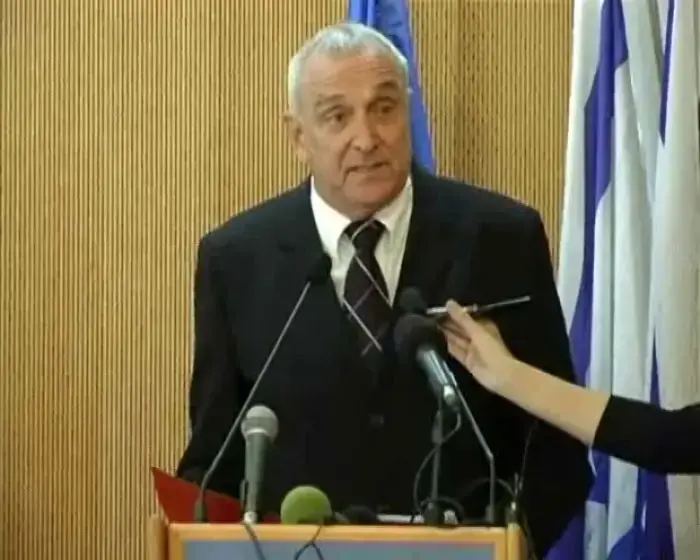 אהרונוביץ': "לא אפול מהכיסא אם ליברמן יזוכה"