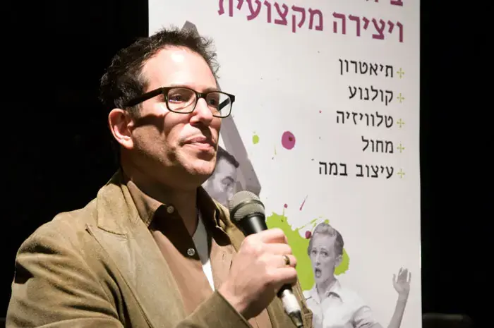 "גרין דיי גידלה ביצים": ראיון עם הבמאי מייקל מאייר