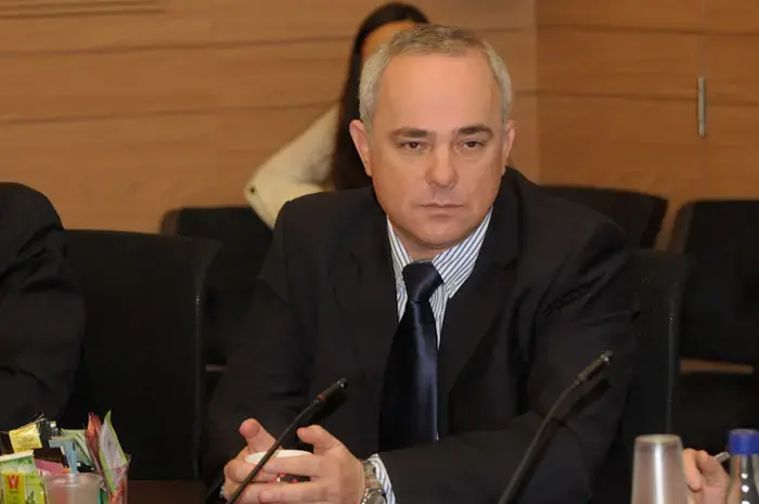 חברי ליכוד נגד שטייניץ: "רד מהאולימפוס"