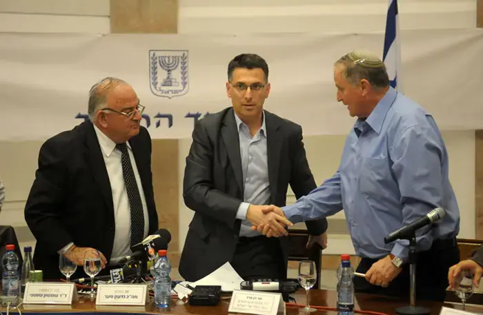 ירידה בזכאות לבגרות במגזר: מנהל בי"ס יפוטר?