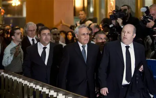 "פורום המשפטנים" ליועמ"ש: לחקור מקורבי קצב