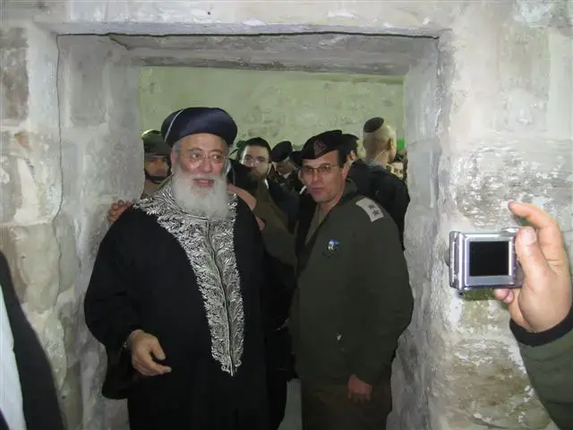 הרב עמאר ביטל גיורי מקורבו של הרב אלישיב
