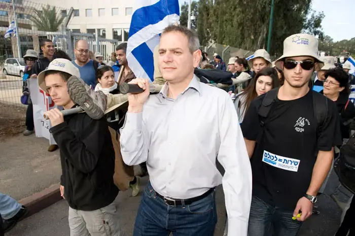 "להעניק מעמד קבע לבן הזוג של הנרצח בבר נוער"
