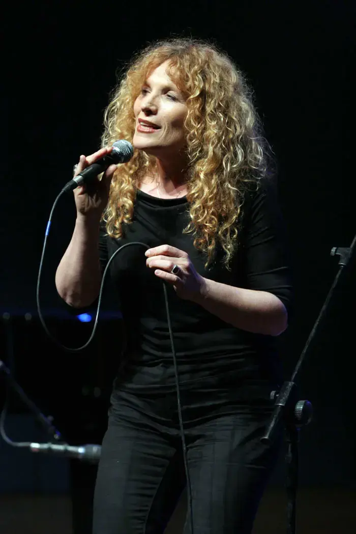 בכורה: נורית גלרון - "אם אשכחך"