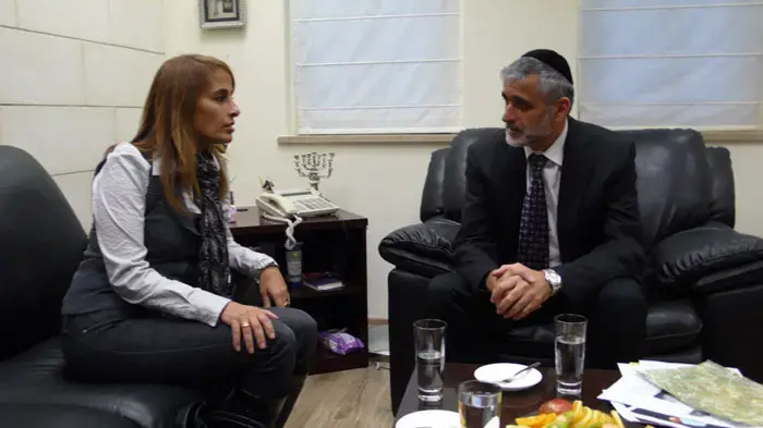 חודשיים אחרי השריפה: אלמנת השוטר פגשה את ישי