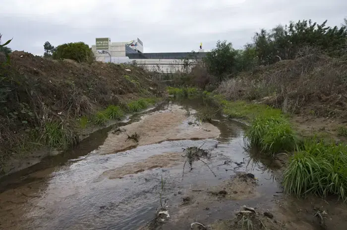 מדוע מסתירים תאגידי המים מידע על זיהום מפעלים?