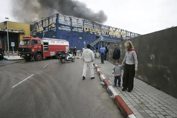 כבה זאת בעצמך: צפו באש מכלה את סניף "איקאה"