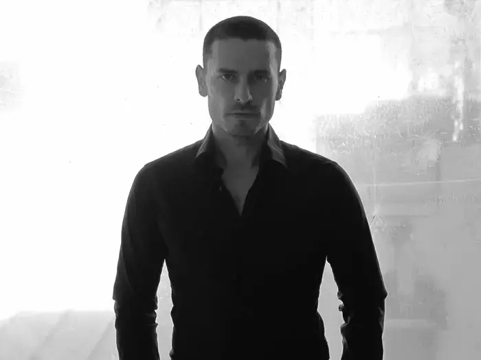 בכורה: גיא זו-ארץ - "שומעים את צעדיך"