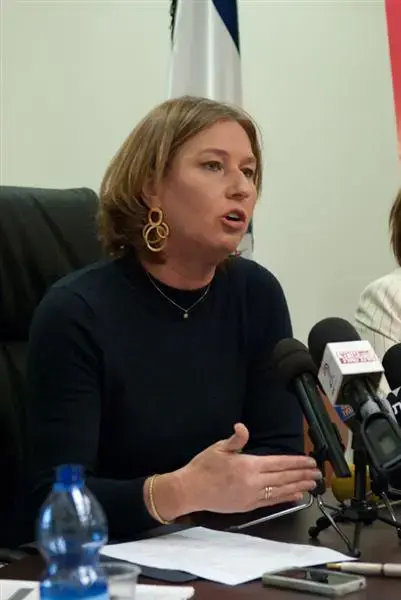 לבני: פוליטיקאים חלשים נותנים מונופול לחרדים