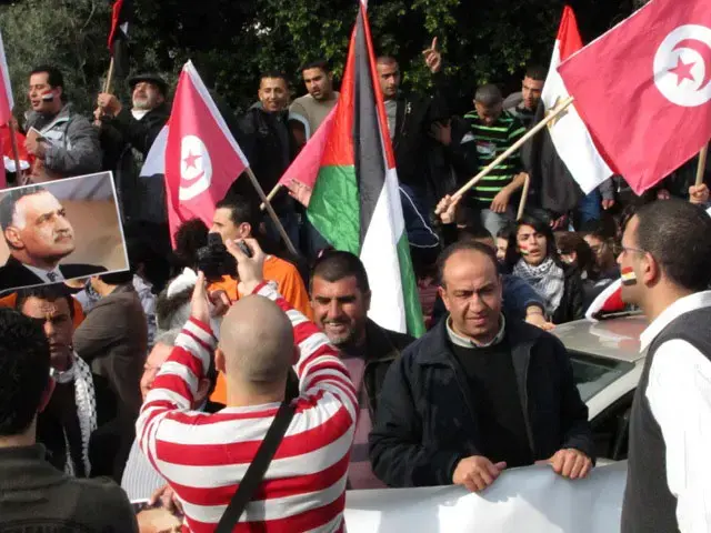 אחרי הדחת מובארק, המפגינים במצרים סימנו את ישראל