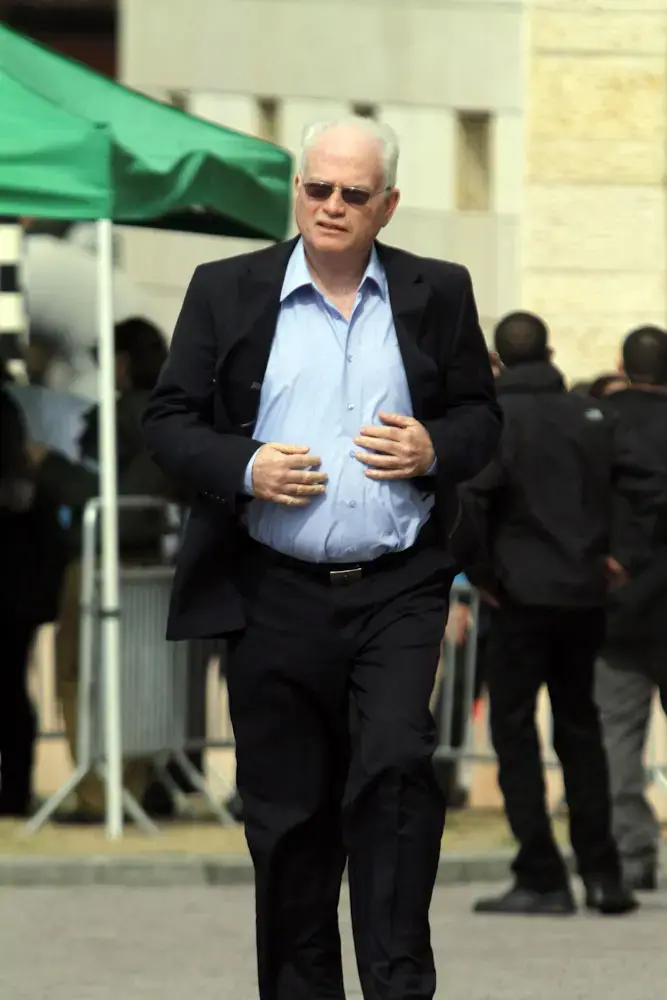 דיווח: עמוס גלעד בביקור בקהיר, ידון בעסקת שליט