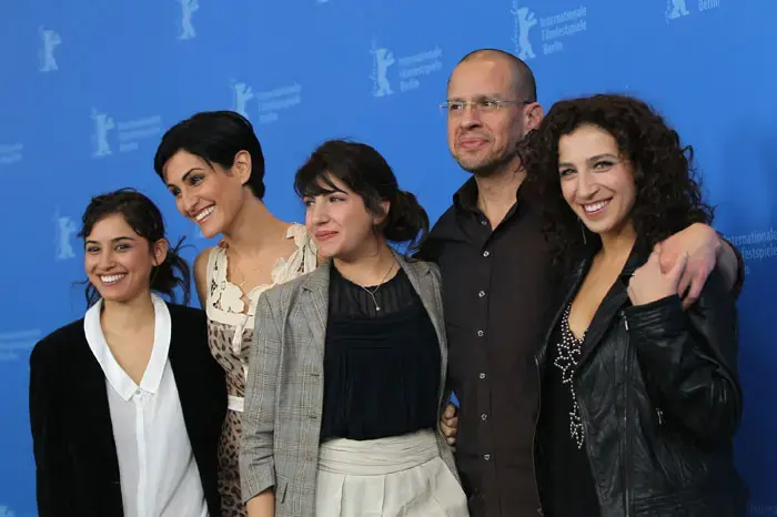 בכורת "אודם" בברלין: אונס, כיבוש ופנקסנות