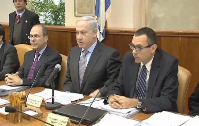 רה"מ: "רואים בחומרה מעבר הספינות האירניות"
