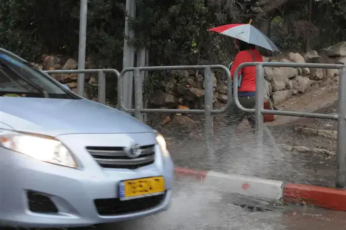 מזג האוויר: הקלה בעומס החום - וגשם קל