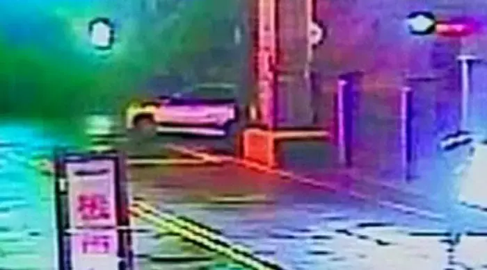 טיוואן: מפולת בוץ קברה מחסן רהיטים