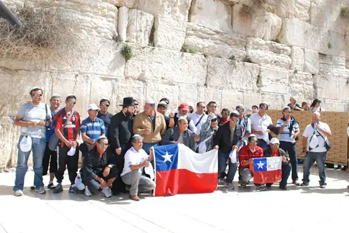 ממעמקי האדמה לעיר הקודש: הכורים הצ'יליאנים בי-ם