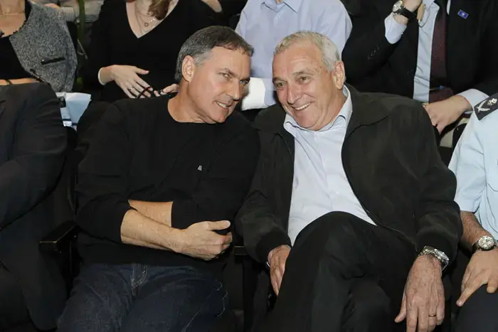אהרונוביץ': "מגבה את השוטרים שירו בחוות גלעד"
