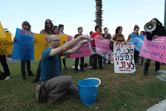 הפגנות בעד העובדים הסוציאליים? לא בשעות הלימודים