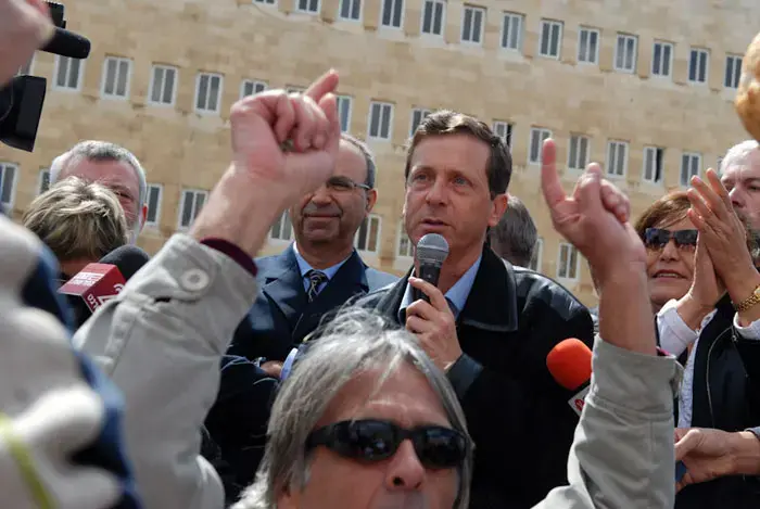 הרצוג: אשכנזי בעבודה? פוליטיקה זה מקצוע קשה