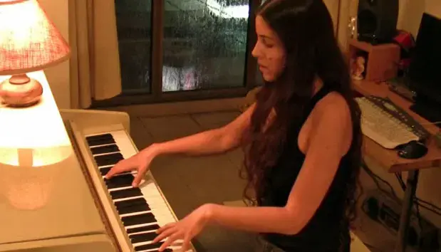 בכורה: מעיין הירשביין - "הספה הזו היא בור"