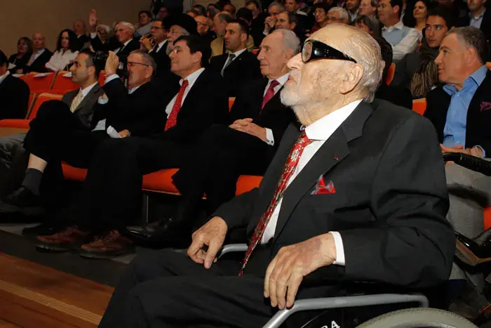אחרון אילי הספנות: סיפור חייו של סמי עופר