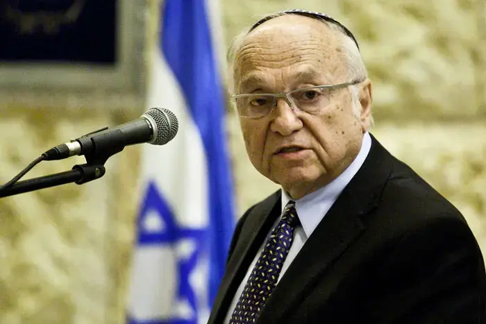 השר נאמן הותקף מילולית בחברון: "ביזית את התורה"