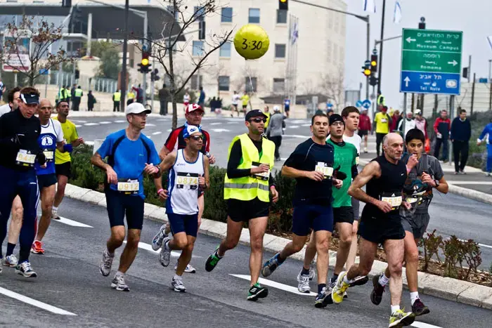 למרות הפיגוע: אלפים במרתון ירושלים הראשון