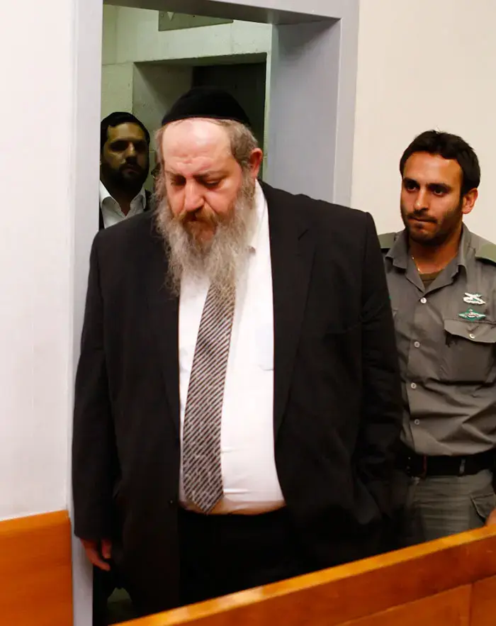 חשד: בנו של הרב אבוחצירא איים על "הרנטגן"