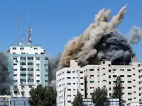 תקיפת צה"ל על מבנה בניין אלג'לאא בו משדרת רשת אל-ג'זירה ברצועה 15 במאי 2021. רויטרס
