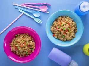 פתיתים עם עוף וירקות ברוטב חמוץ מתוק. אפיק גבאי, 