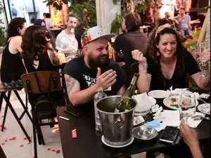 מסעדת "סנטה קתרינה" בתל אביב, יום חזרת המסעדות לאחר הסרת הגבלות הקורונה. ראובן קסטרו