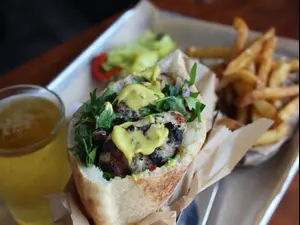 שמחה וששון אוכל רחוב תל אביבי. רעות סהר, רעות סהר