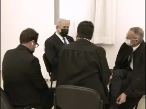 יושב בקצה האולם מוקף בעורכי דינו: נתניהו התייצב לפתח שלב העדויות במשפטו 
5.4.21. פול קונטקט, אתר רשמי