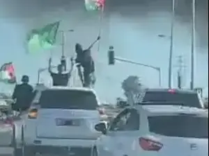 דגלי חמאס ופלסטין: שיירת מחאה סמוך לצור יצחק שבשרון 
18.5.21. תיעוד ברשתות חברתיות לפי סעיף 27 א' לחוק היוצרים, מערכת וואלה!