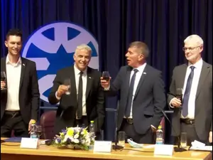 שר החוץ לפיד: השלטון היוצא הזניח את היחסים עם המפלגה הדמוקרטית בארה"ב
14.6.21. פול חדשות 12, מערכת וואלה!