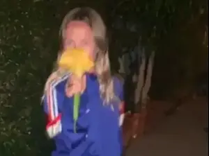 הריחה פרח ולא ידעה שזה סם מסוכן. @songsbyralph/TikTok/PA, צילום מסך