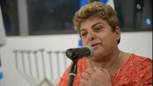 רחל מאופקים נואמת בטקס הדלקת חנוכיה של אופקים, דצמבר 2024