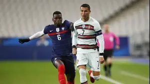 כריסטיאנו רונאלדו נבחרת פורטוגל עם אנטואן גריזמן נבחרת צרפת. רויטרס