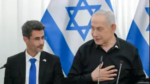 רה"מ בנימין נתניהו עם אביחי שטרן ראש עיריית קריית שמונה, ישיבת ממשלה בקריית שמונה, 1 בפברואר 2026