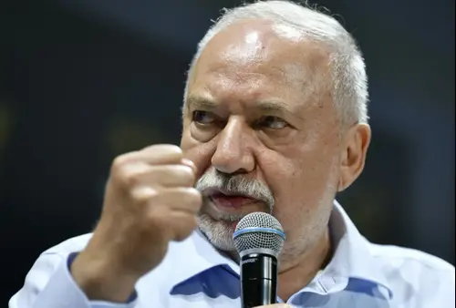 ליברמן: "נוח לטראמפ לנהל את ישראל באמצעות בובה-ביבי"