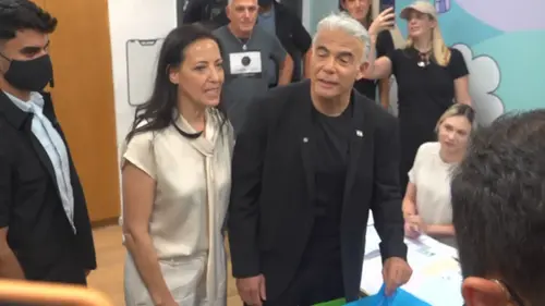 לפיד אחרי המדגמים: "גוש נתניהו ספג תבוסה קשה, קריסה גמורה"