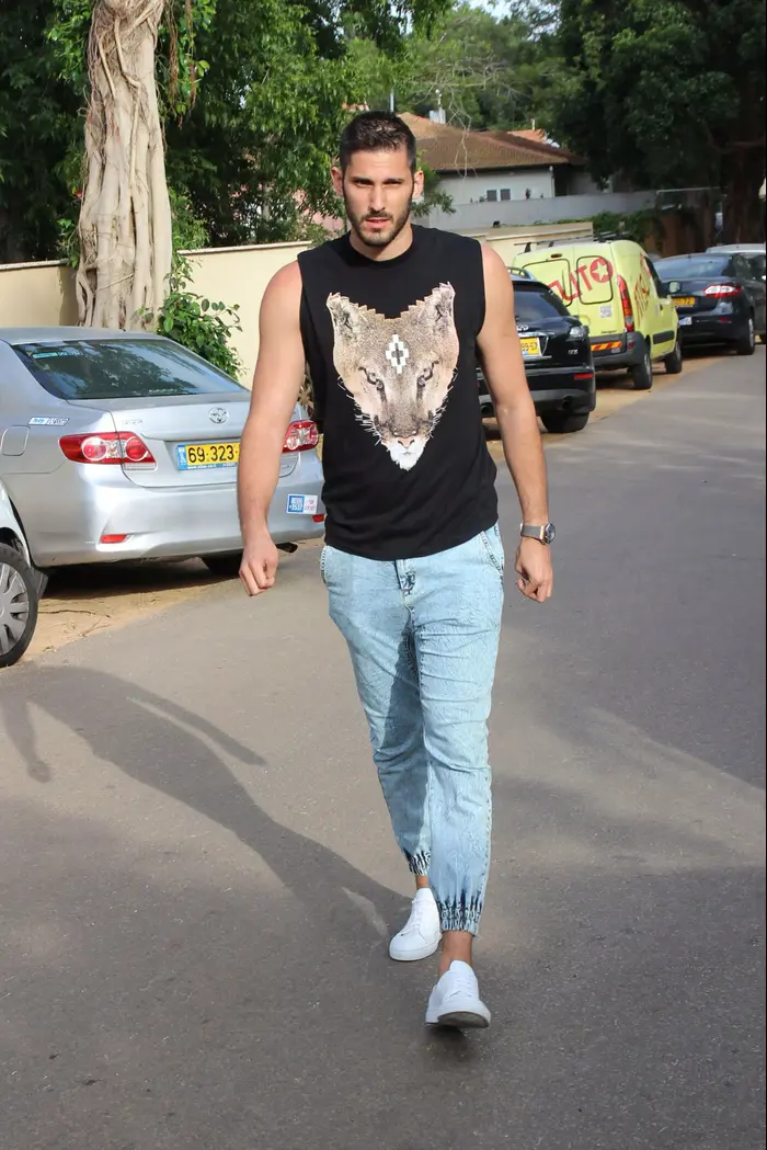 ×¢×•×ž×¨×™ ×›×¡×¤×™ ×•××©×ª×• ×ž×¦×¤×™× ×œ×'×™×™×'×™ ×©× ×™ ×•×•××œ×