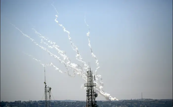 שיגורים מרצועת עזה לעבר ישראל, 13 במאי 2021. AP